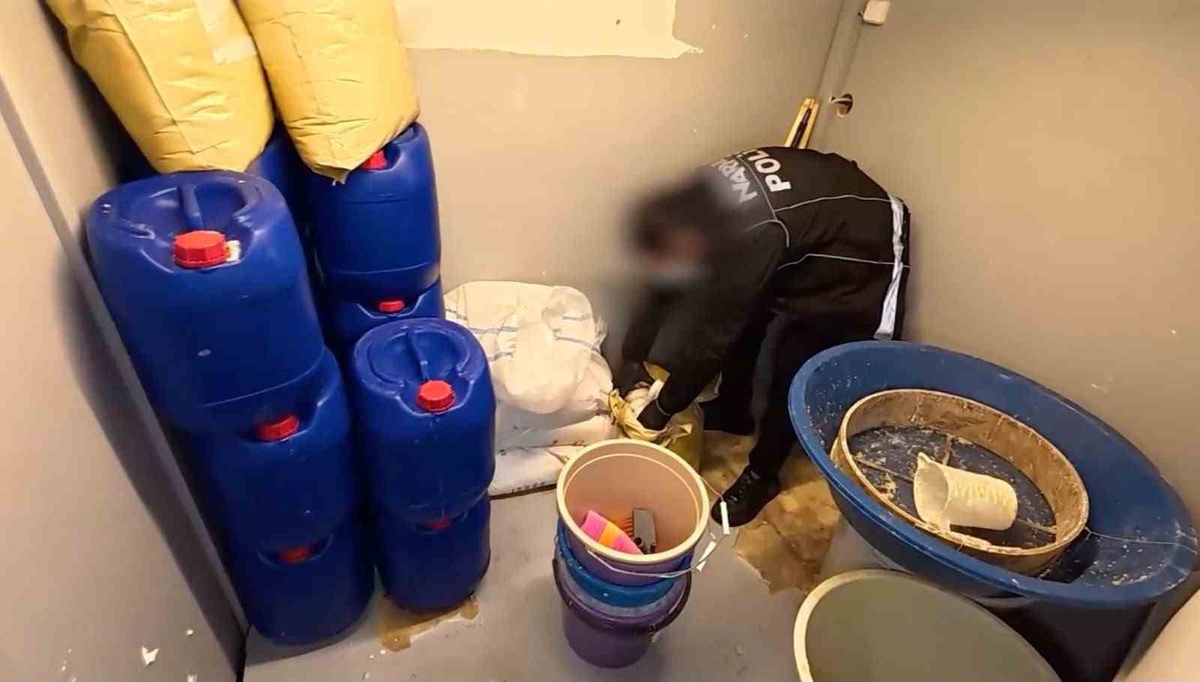 İstanbul\'da 20 kilometrelik yolu 8 saatte giden 2 uyuşturucu imalatçısı tutuklandı