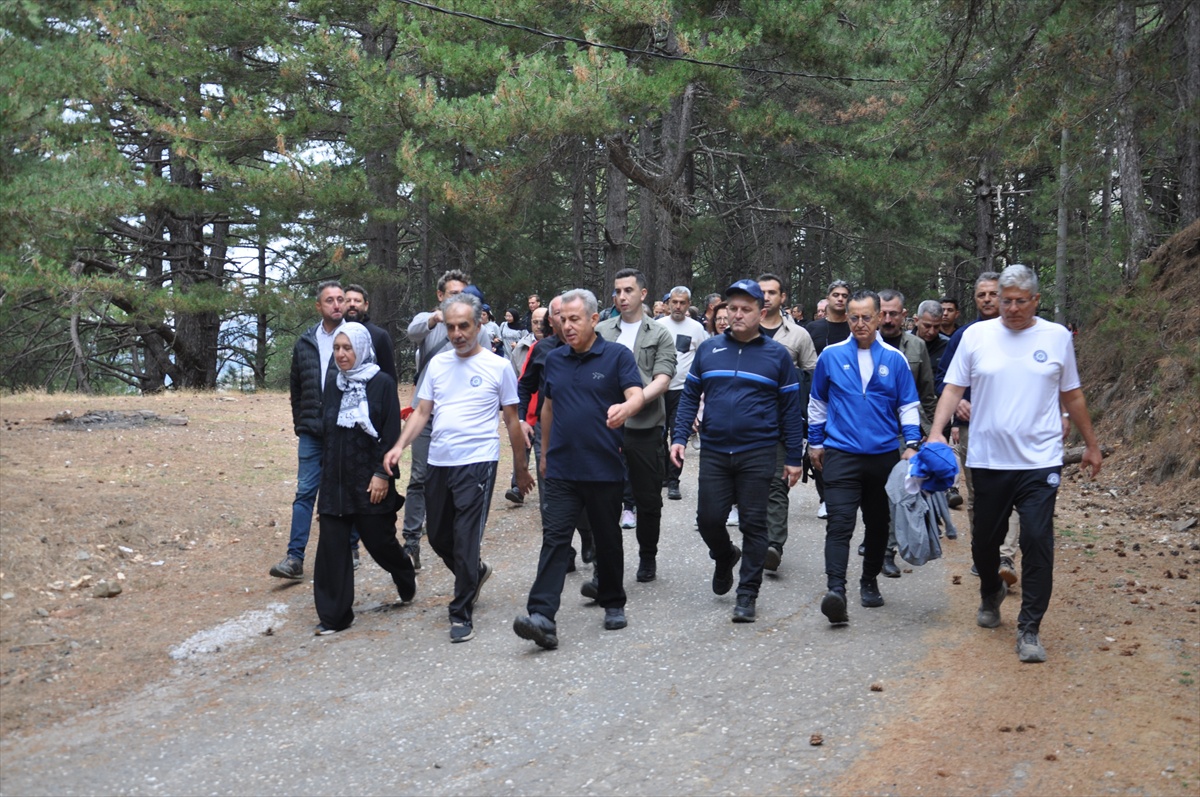 İzmir Ödemiş Bozdağ\'da YÖK Bilim Kafe söyleşisi ve sağlıklı yaşam yürüyüşü yapıldı