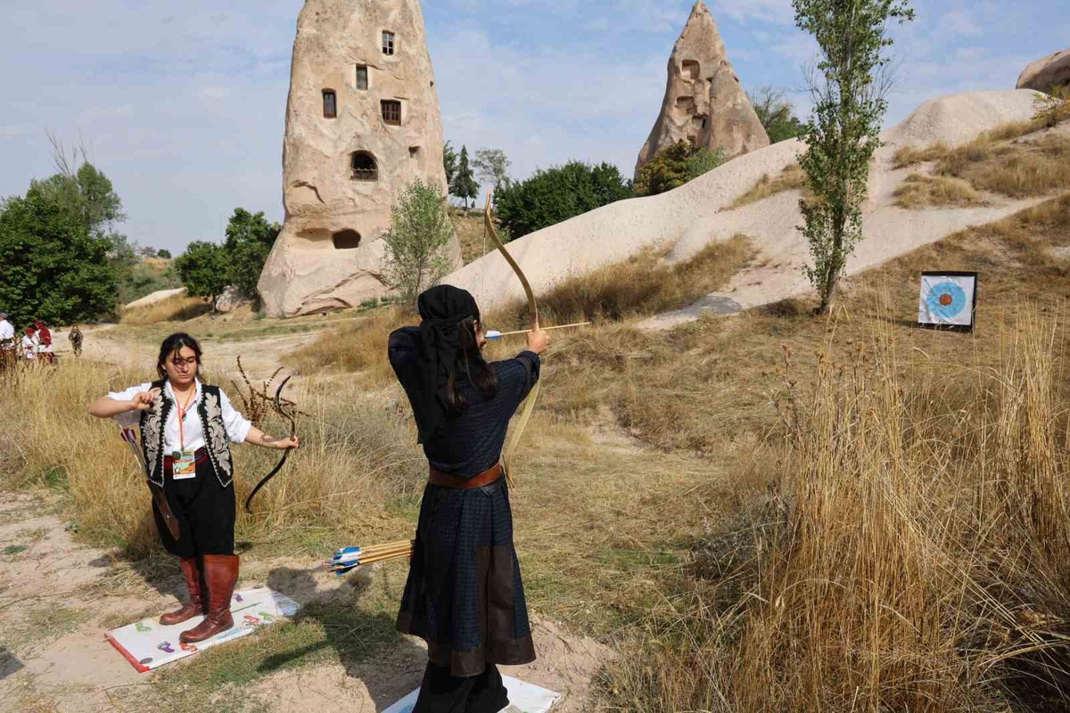 Uçhisar\'daki okçuluk festivalinin beşincisi 250 sporcuyla başladı