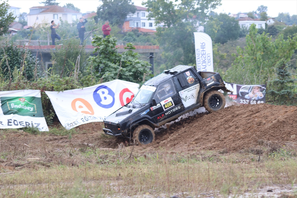 Ünye'de düzenlenen Karadeniz Off-Road Kupası 14 araç ve 24 sporcuyla tamamlandı