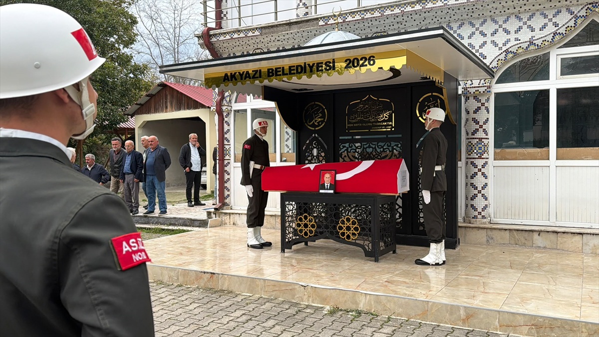 İstanbul\'da kalp krizi geçiren Kıbrıs gazisi Metin Çalışkan Akyazı\'da defnedildi