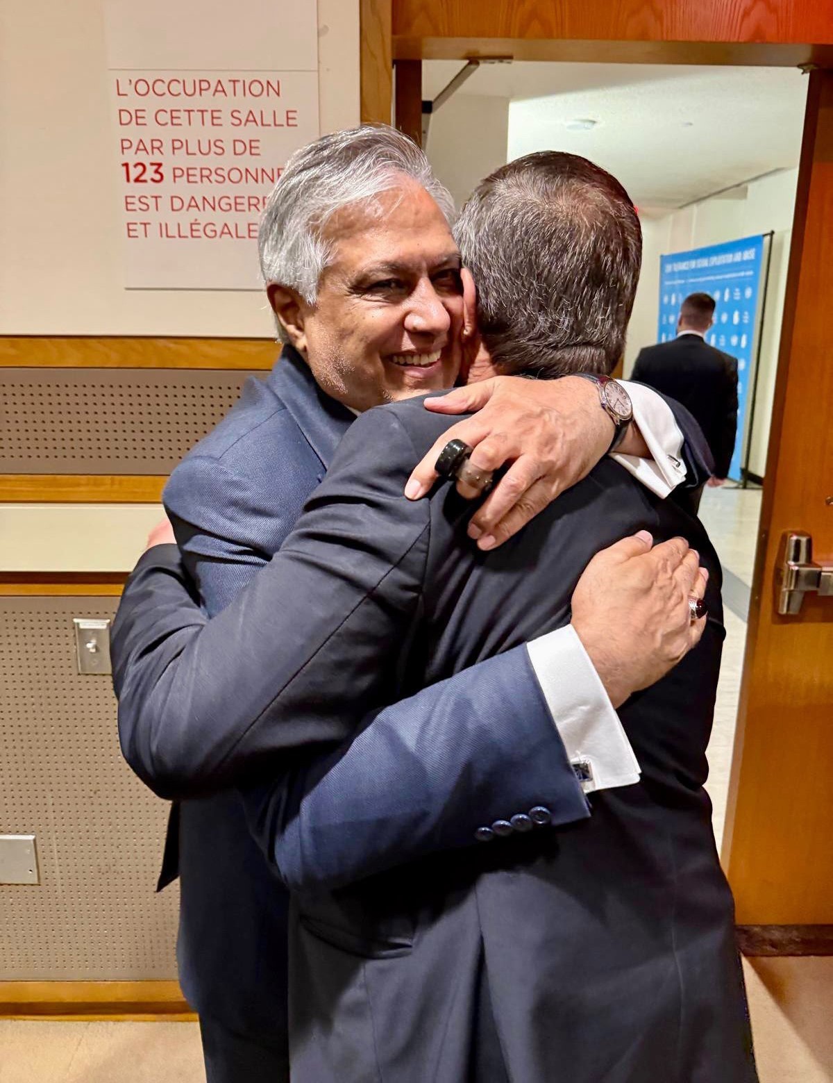 Ertuğruloğlu, New York\'ta EİT Dönem Başkanı Dar ile KKTC\'nin ilişkilerini görüştü