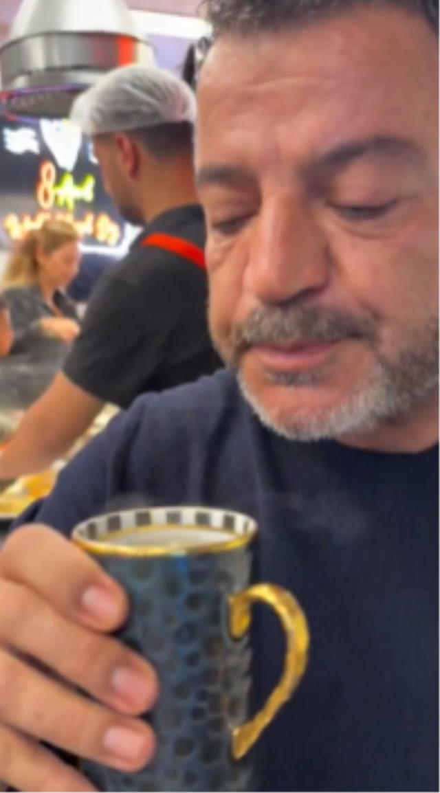 Midyeci Ahmet'ten mide bulandıran tarif! Bardağa doldurup içti