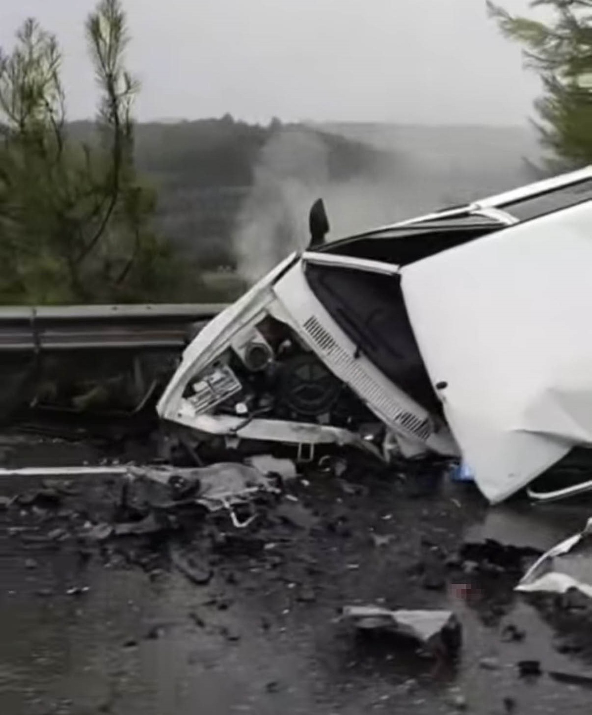 Muğla Ula Çıtlık\'ta iki otomobilin çarpışması sonucu 1 kişi öldü, 2 kişi yaralandı.