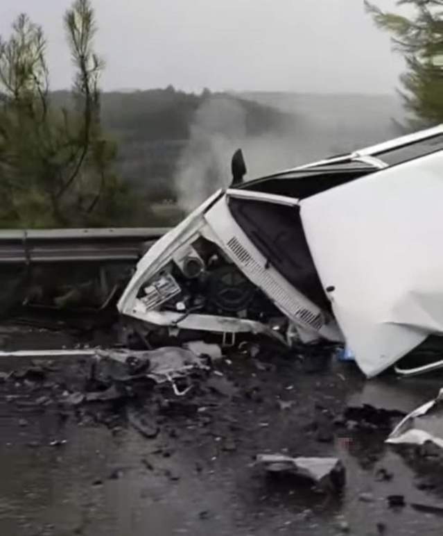 Muğla Ula Çıtlık'ta iki otomobilin çarpışması sonucu 1 kişi öldü, 2 kişi yaralandı.