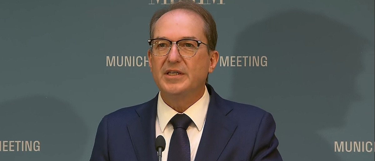 Almanya İçişleri Bakanı Dobrindt, Münih\'te 17 ülkeyle göç politikasını görüştü