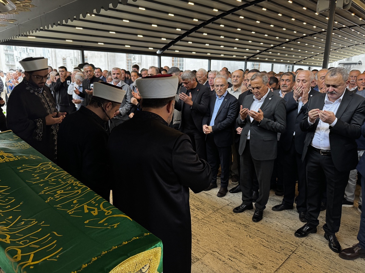 Ordu\'da kazada hayatını kaybeden gazeteci Gülyalı\'da toprağa verildi