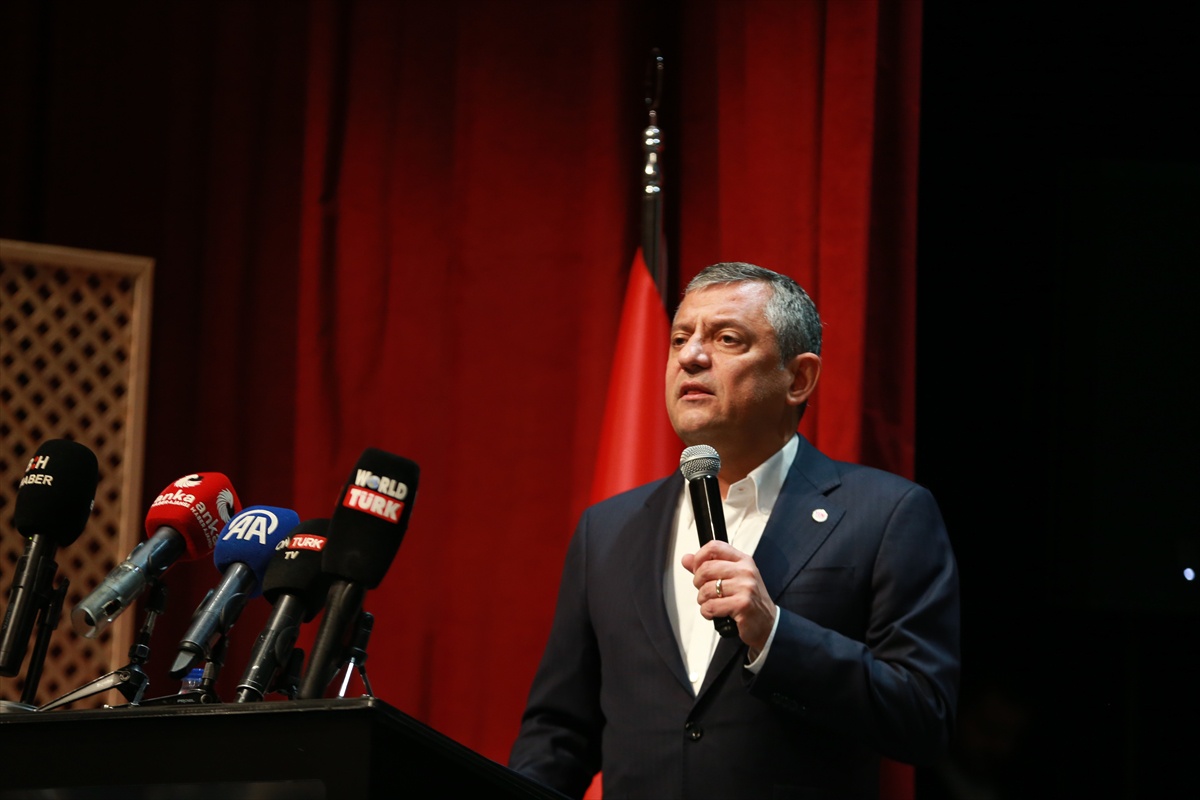 Özgür Özel, Balıkesir Karesi ön seçiminde Yeni Parti\'nin iktidar hedefini anlattı