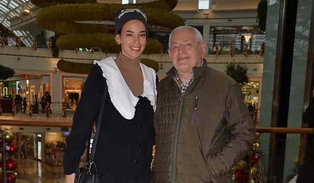 Seda Bakan’dan babasına dikkat çeken benzetme: Gençliğinde Kıvanç Tatlıtuğ kadar yakışıklıydı