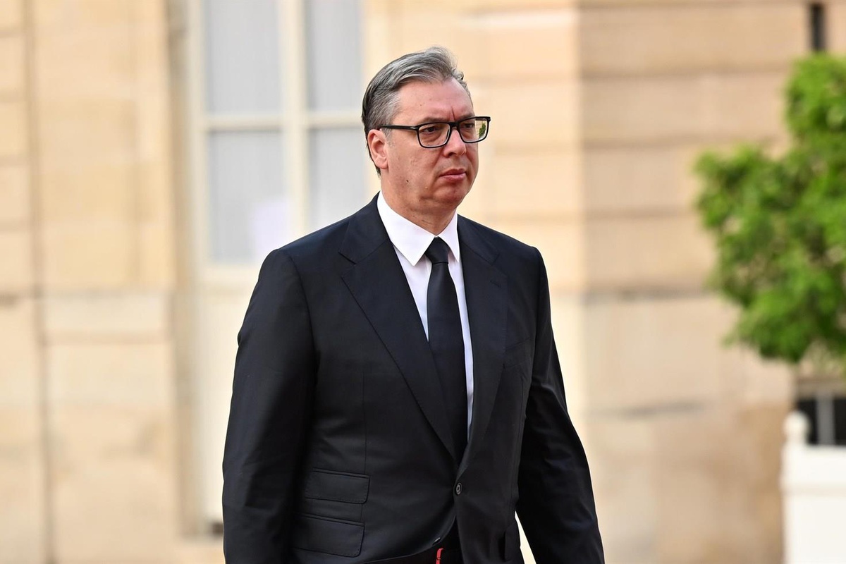 Aleksandar Vucic cumhurbaşkanlığını bıraktı! Sırbistan\'a Brnabic vekalet edecek