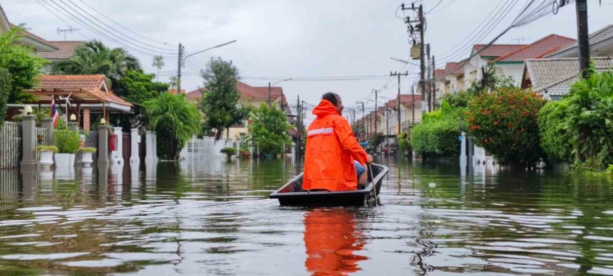 Tayland\'da selde son 10 günde 8 kişi öldü, Bangkok\'ta 5 bin kişi tahliye edildi