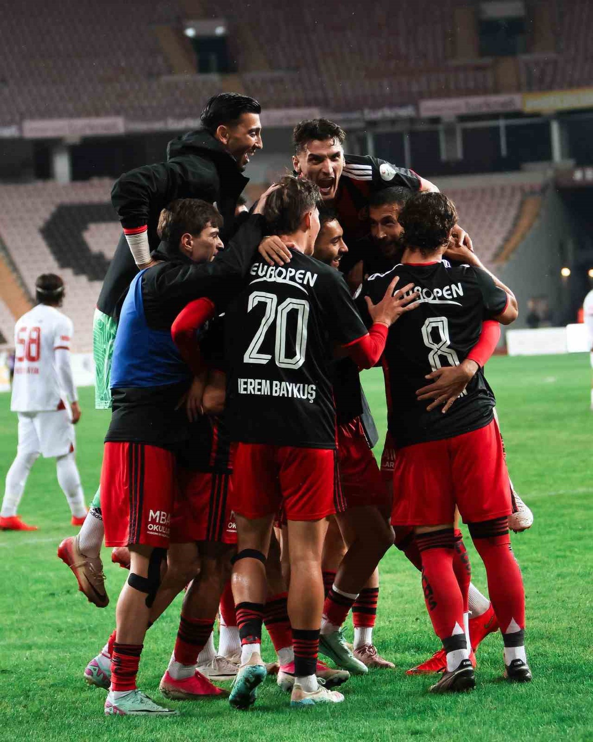 Eskişehirspor, Fethi Heper Stadı\'nda Balıkesirspor\'u 7-1 mağlup etti