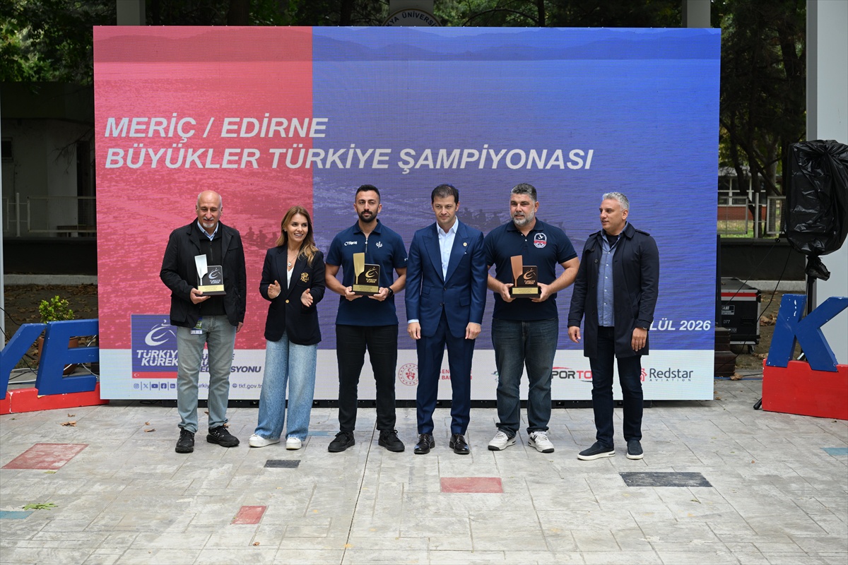 Edirne\'deki Türkiye Kürek Şampiyonası\'nda Fenerbahçe kadın ve erkekte birinci oldu