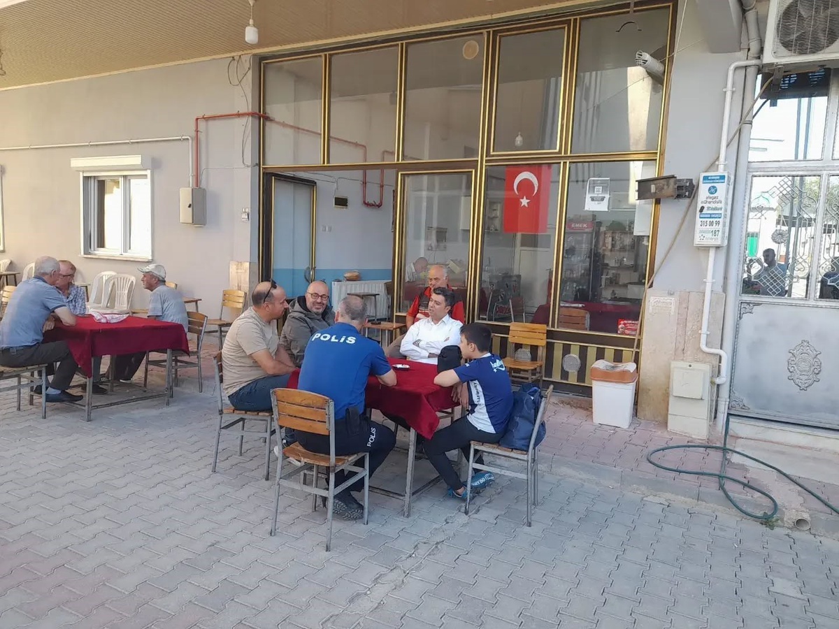 Yenipazar Kaymakamı Karataş, ilçe esnafını ziyaret edip vatandaşlarla sohbet etti
