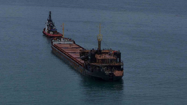 Karadeniz'deki savaşın izi <a class='keyword-sd' href='/trabzon/' title='Trabzon'>Trabzon</a>'da! Delik deşik gemi görüntülendi
