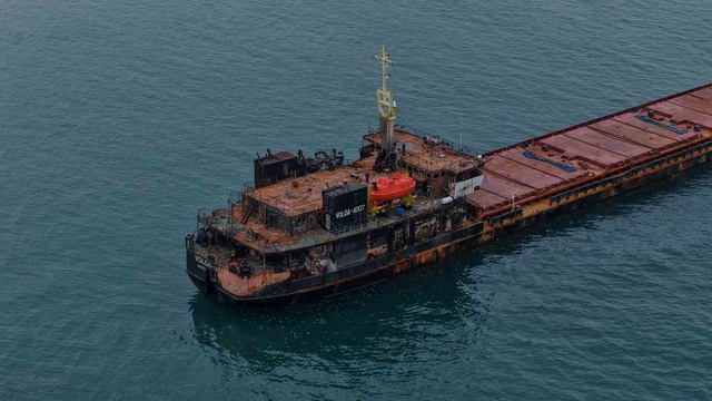 Karadeniz'deki savaşın izi Trabzon'da! Delik deşik gemi görüntülendi