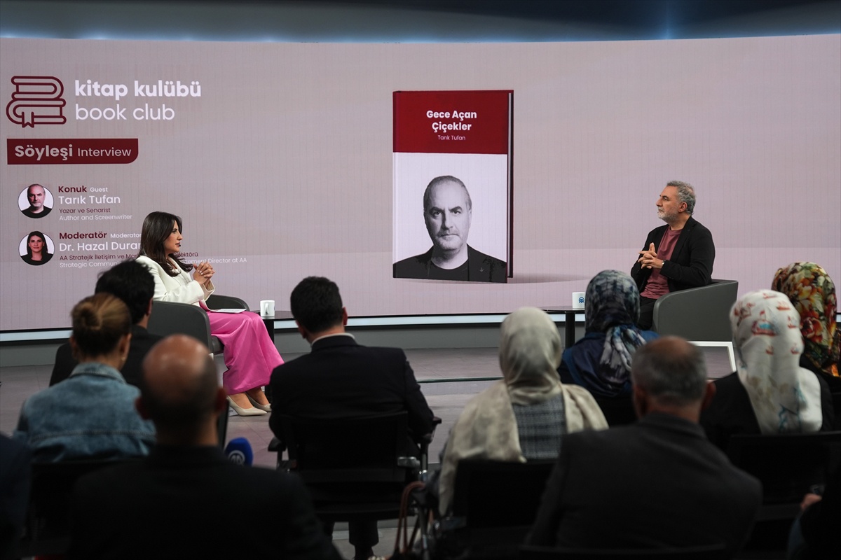 AA Kitap Kulübü\'nün beşinci toplantısında Tarık Tufan, Gece Açan Çiçekler\'i anlattı