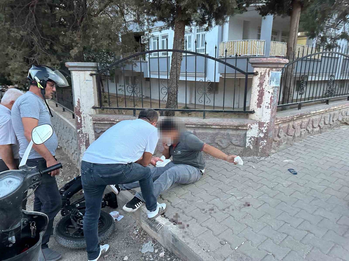 Adıyaman\'da kontrolden çıkan elektrikli bisiklet duvara çarptı, 1 kişi yaralandı