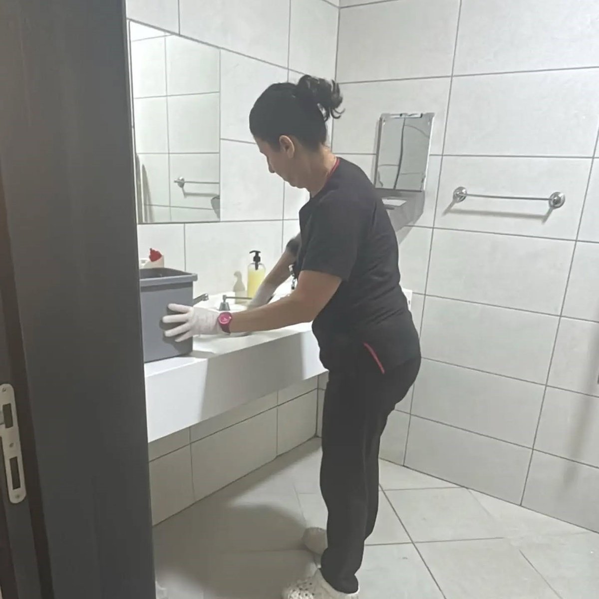 ADÜ Hastanesi\'nde hijyen timi 7/24 çalışıyor, hastane ayda 110 bin kişiye hizmet veriyor