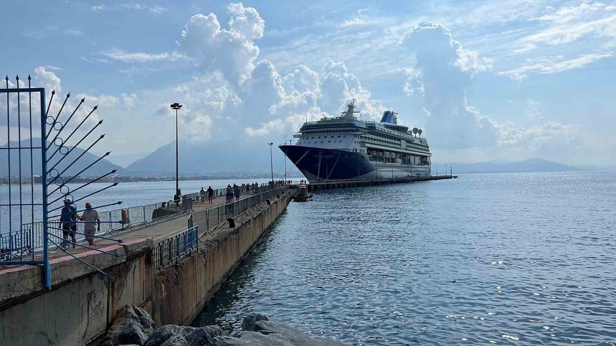 Alanya\'ya kruvaziyerle gelen turist sayısı 2026\'nın ilk 9 ayında 10 bin 476\'ya düştü