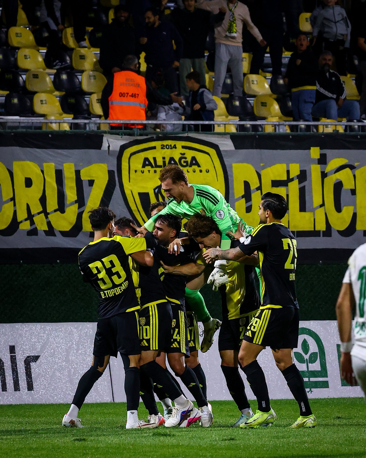 Okan Derici\'nin 90+5\'teki golü Aliağa FK\'ya Şanlıurfaspor karşısında 2-1 kazandırdı