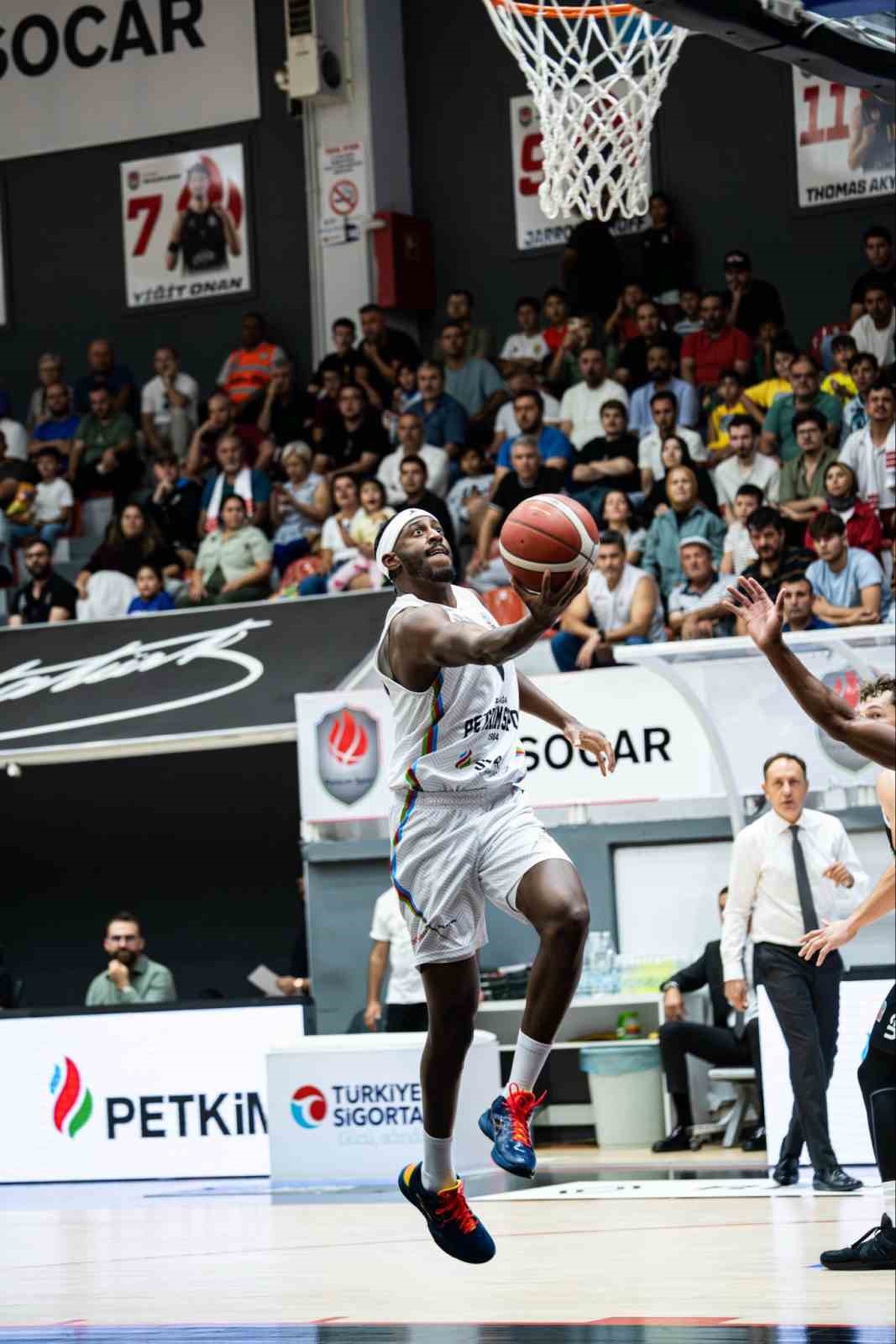 İzmir temsilcileri farklı başladı, Petkimspor 85-81 kazandı, Karşıyaka 73-72 yenildi