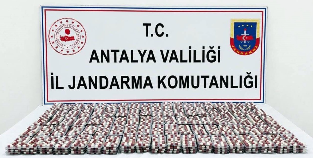 Antalya Manavgat\'ta jandarma valizde 6 bin 540 sentetik hap buldu, şüpheli tutuklandı