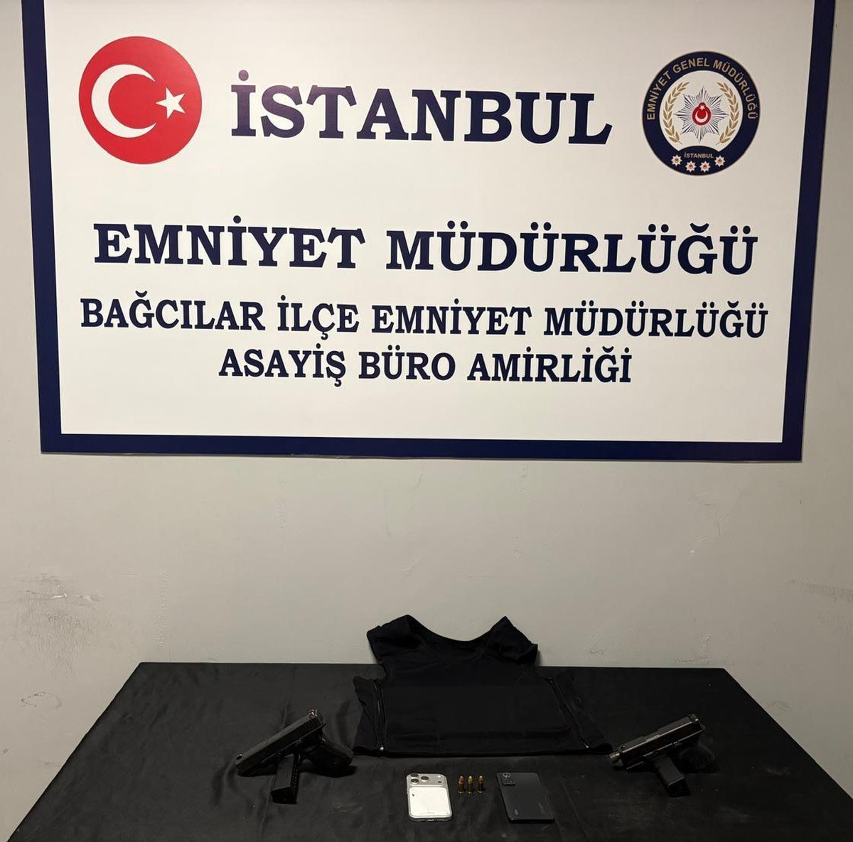 Bağcılar\'da 11 yıl 1 ay aranma kaydı olan iki şahıs yakalandı, 5 şahıs tutuklandı
