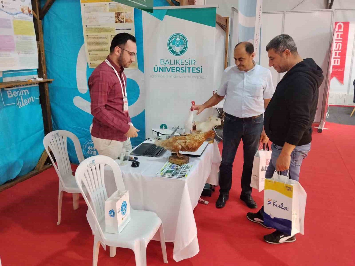 Balıkesir Üniversitesi 3. Tarım ve Hayvancılık Fuarı\'na stantlarıyla katıldı