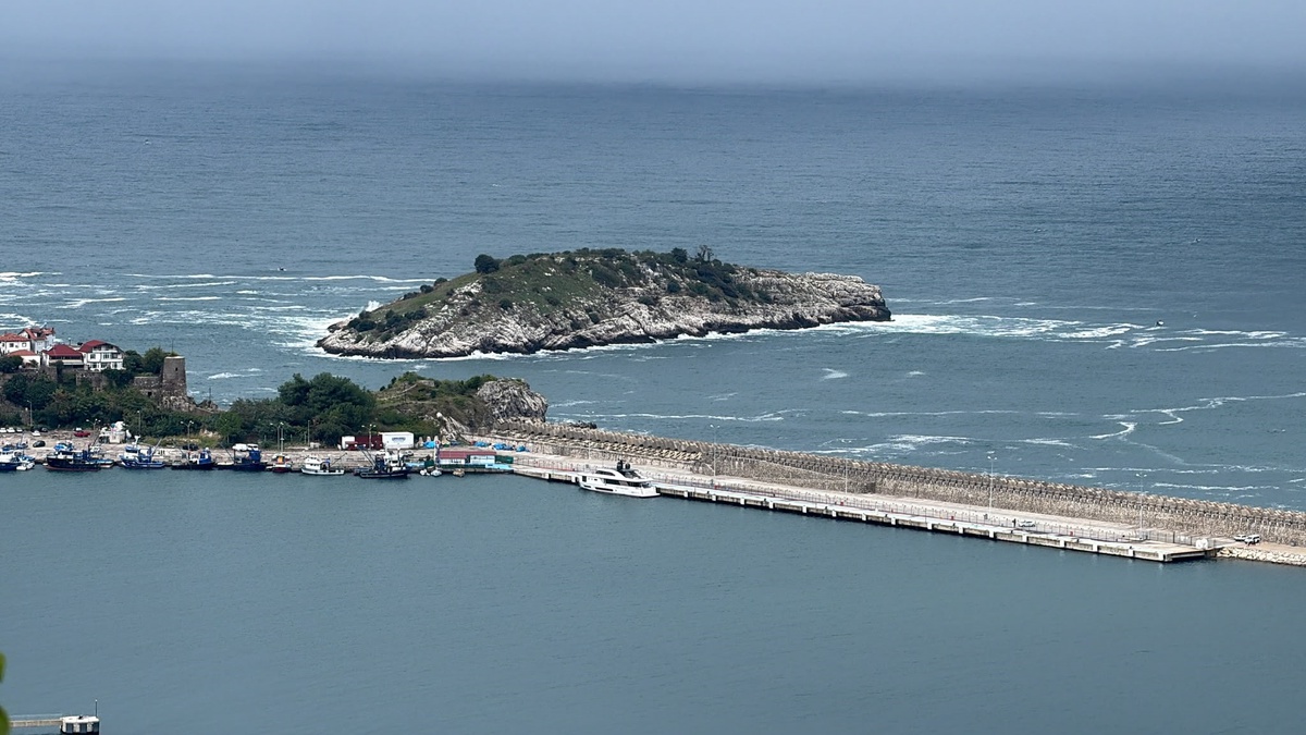 Bartın Amasra\'da fırtına balıkçıları durdurdu, denizde dalga boyu 2 metreye ulaştı