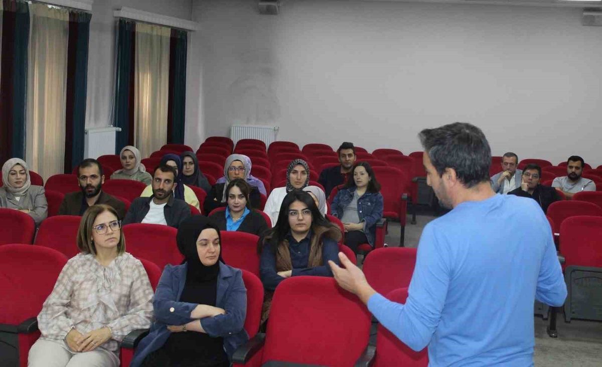 Bayburt Aile ve Sosyal Hizmetler personeline aile yaşam döngüsü eğitimi verildi