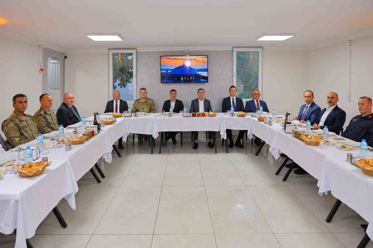 Bayburt\'ta İl Emniyet Müdürü Erkol ve İl Müftüsü Danacı için veda yemeği düzenlendi