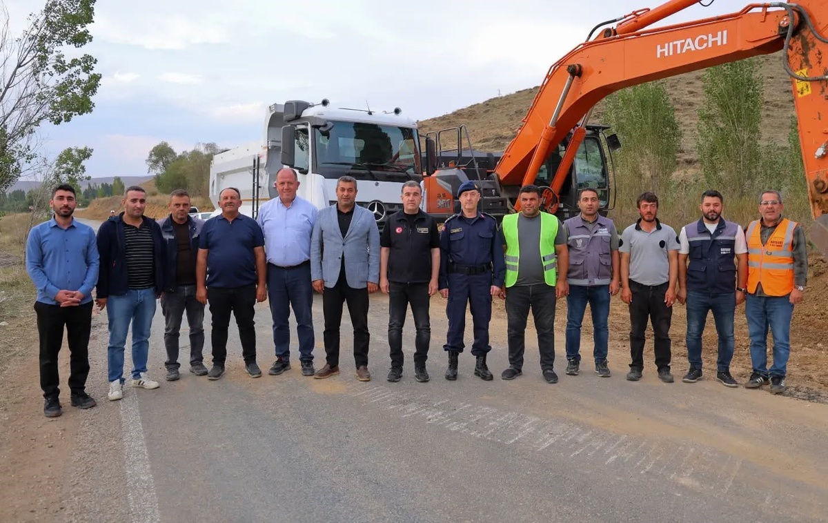 Bayburt Valisi Eldivan, Ozansu ve Sancaktepe grup yolu çalışmalarını yerinde inceledi