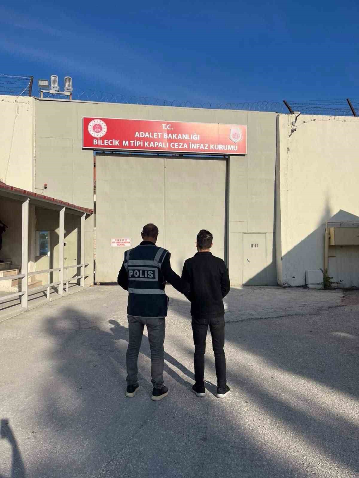 Polis taklidiyle 6 bilezik ve 8 bin TL alan şüpheli Bursa\'da yakalanıp tutuklandı