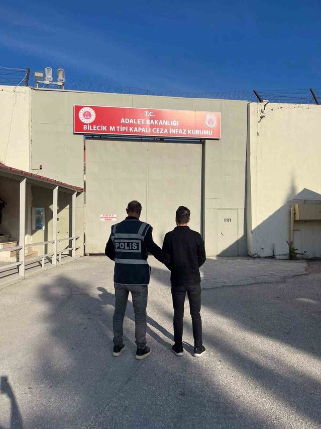 Polis taklidiyle 6 bilezik ve 8 bin TL alan şüpheli Bursa'da yakalanıp tutuklandı