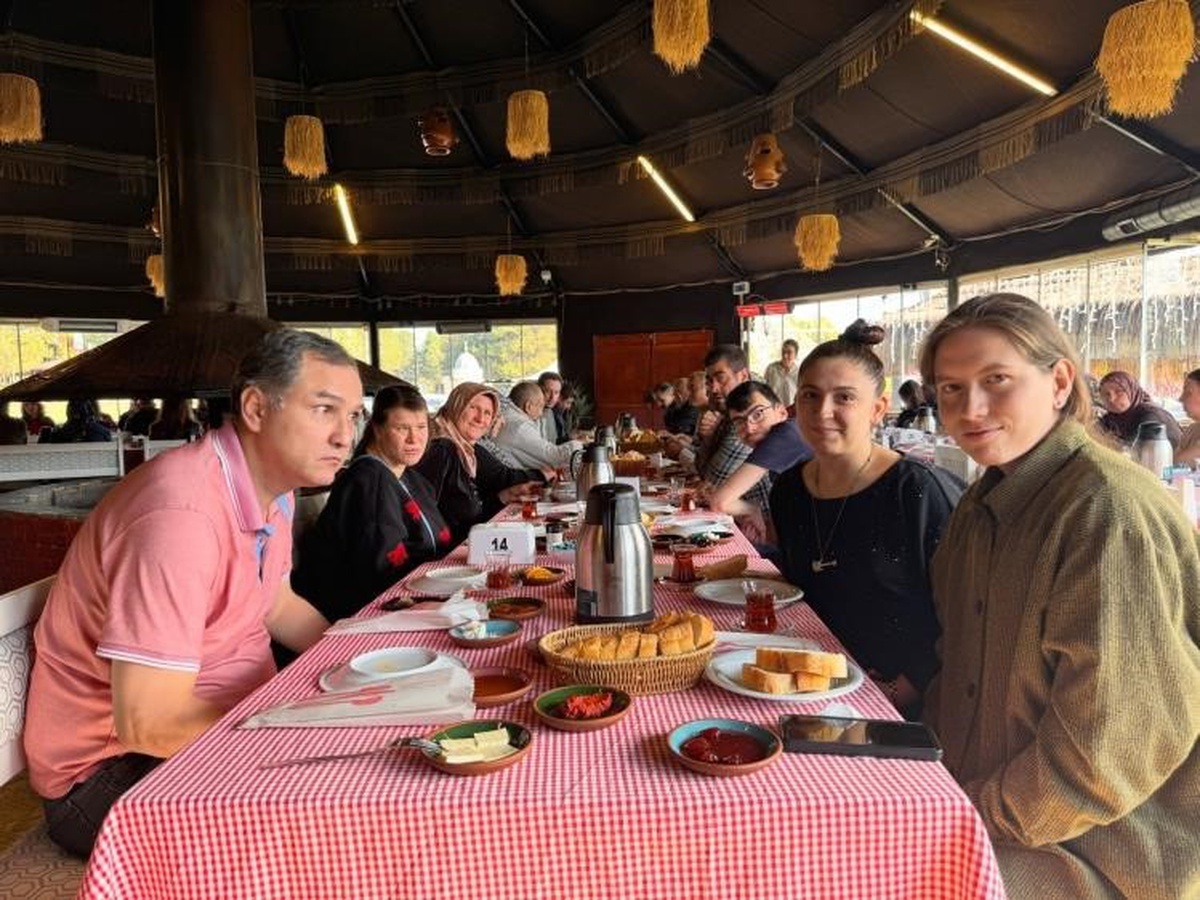 Bilecik\'te özel ihtiyaçlı bireyler ve aileleri bakım merkezinin kahvaltısında buluştu