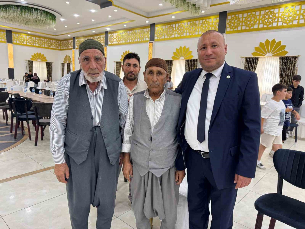Almanya\'daki iş insanı Halit Demiroğlu, Çermik\'teki camiye 100 bin lira bağışladı