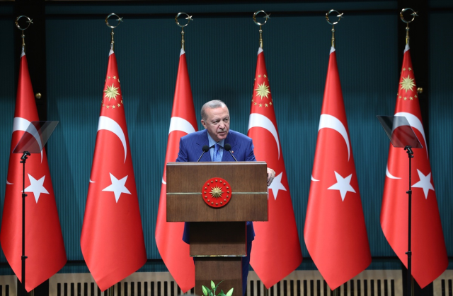 Cumhurbaşkanı Erdoğan'dan fon soruşturması mesajı: Her kim milletin hakkına, hukukuna, malına el uzatırsa karşısında bizi bulur
