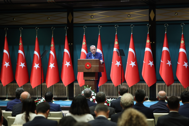 Cumhurbaşkanı Erdoğan'dan fon soruşturması mesajı: Her kim milletin hakkına, hukukuna, malına el uzatırsa karşısında bizi bulur
