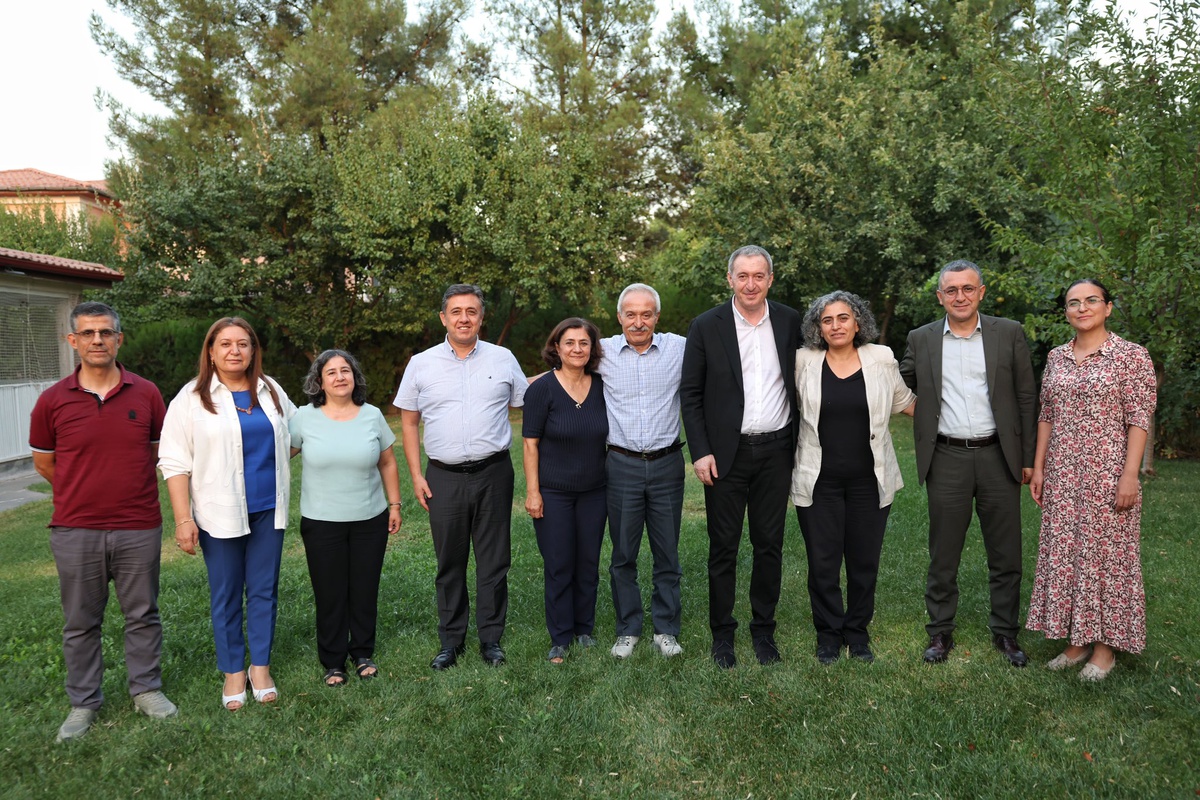 DEM Parti Eş Genel Başkanı Bakırhan, tahliye edilen Selçuk Mızraklı\'yı ziyaret etti