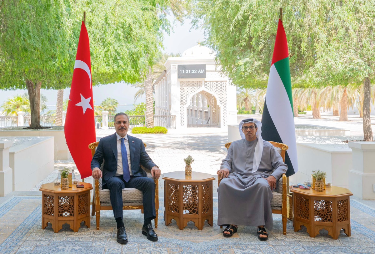 Dışişleri Bakanı Hakan Fidan, BAE ziyaretinde Şeyh Mansur bin Zayed ile görüştü