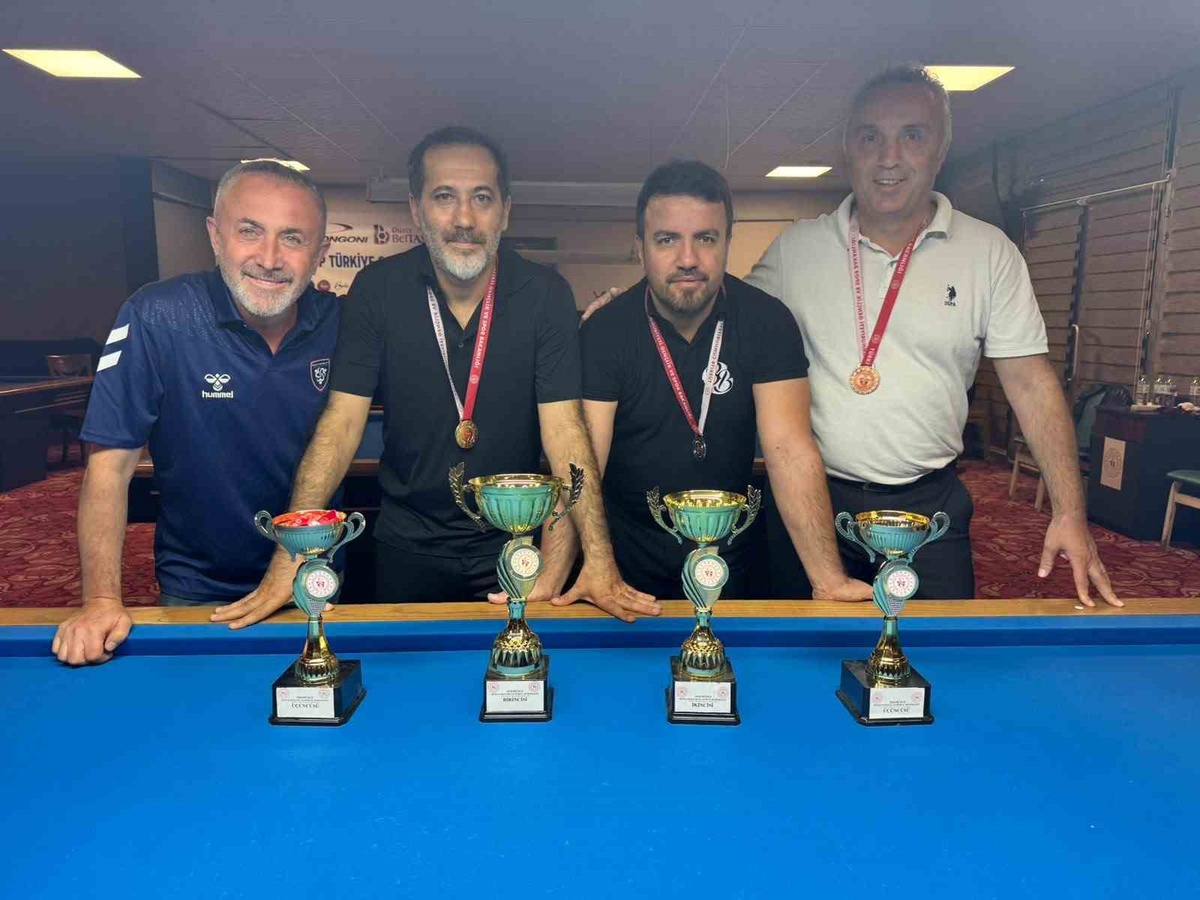 Düzce\'de 3 Bant Bilardo İl Birinciliği\'nde Baha Alptekin şampiyon oldu