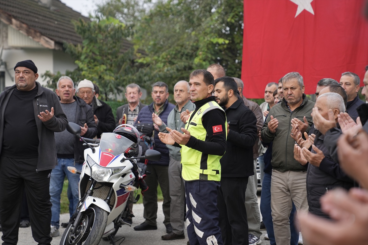 Düzce\'den Ferruh Duran ve İsmail Bostancı motosikletle umre yolculuğuna başladı