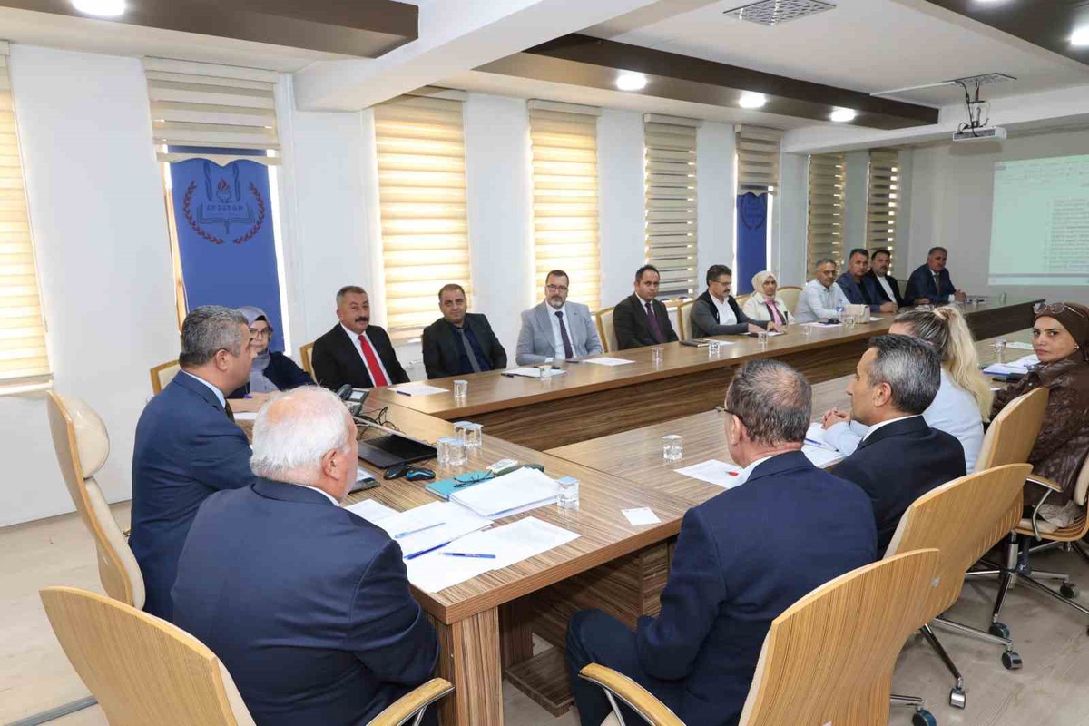 Erzurum\'da rehberlik komisyonu akran zorbalığını Ekici başkanlığında ele aldı