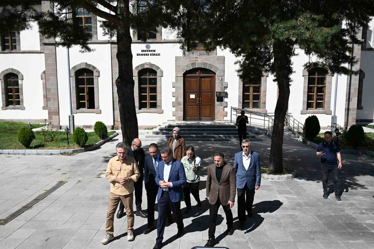Erzurum Valisi Baruş, Çakmak Hastanesi binası ve tarihi yapılarda inceleme yaptı