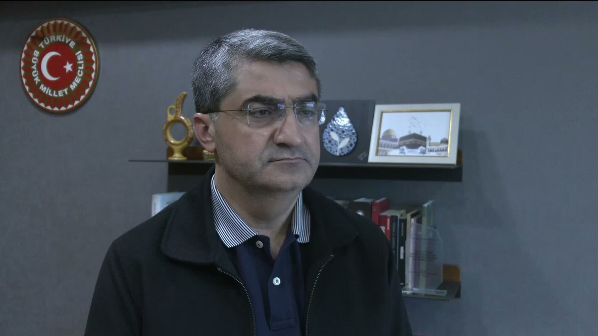 Fon krizi... Yeni Yol Grup Başkanı Ekmen: "Lüks yaşamlarını sosyal medyada paylaşarak sistem içinde güvenli ve korunaklı bir yerde durduklarını gösteriyorlar"
