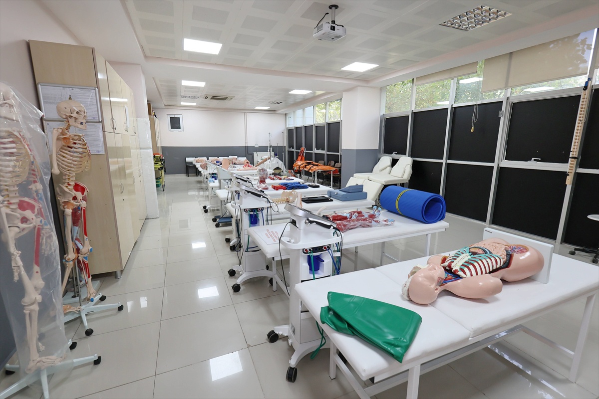 GAÜN Sağlık Hizmetleri MYO\'da yenilenen 6 uygulama laboratuvarı hizmete girdi