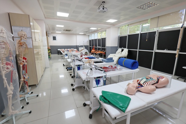 GAÜN Sağlık Hizmetleri MYO'da yenilenen 6 uygulama laboratuvarı hizmete girdi