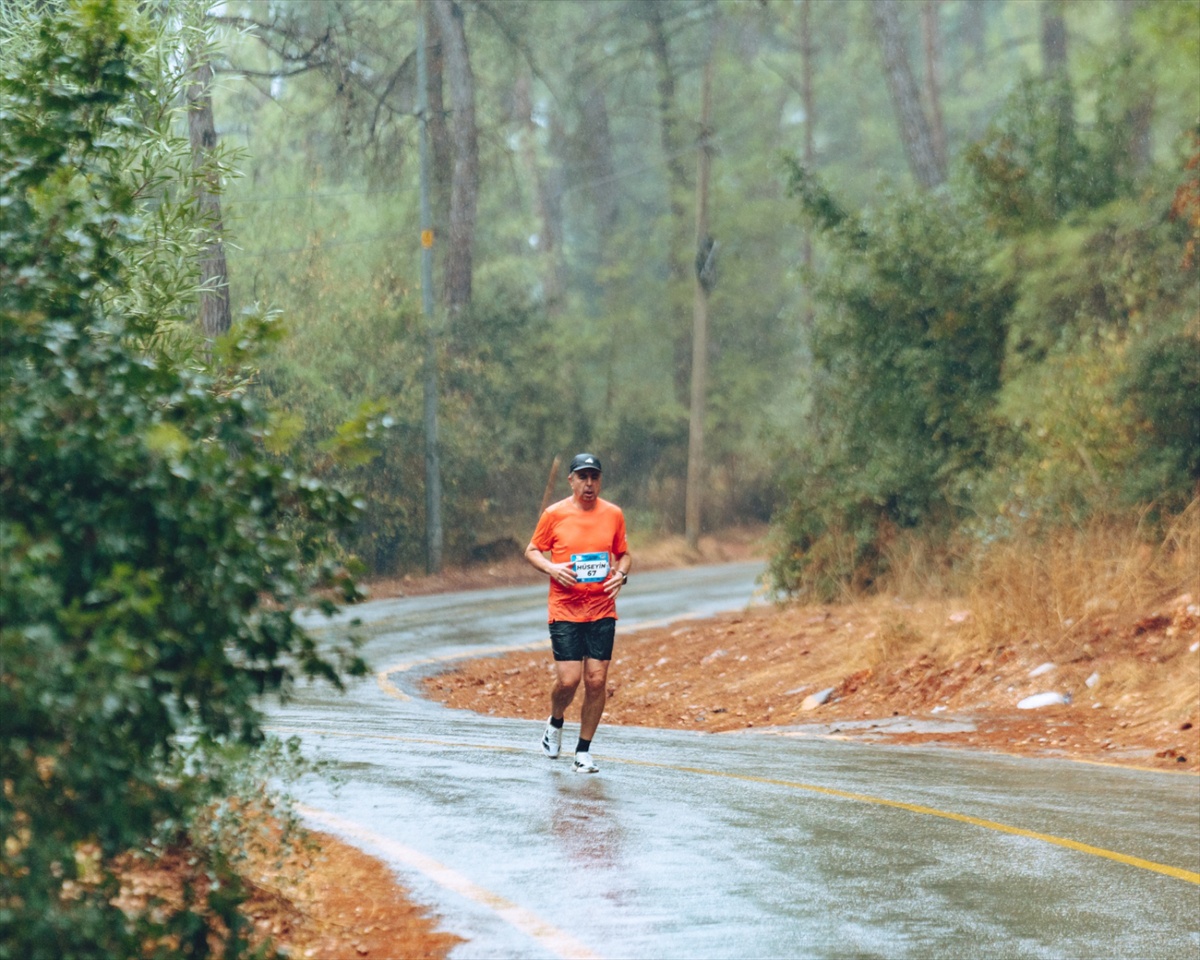 Muğla Ula Akyaka\'da Gökova Run Fest, Barlas Kazancı\'nın yarı maraton zaferiyle bitti
