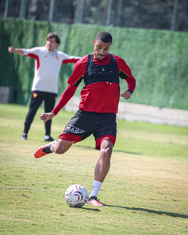 Göztepe, 12 Ekim'deki Eyüpspor maçı hazırlığını çift antrenmanla sürdürdü